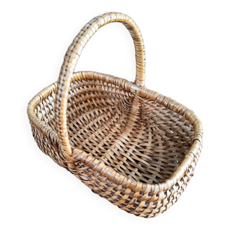 Small wicker basket