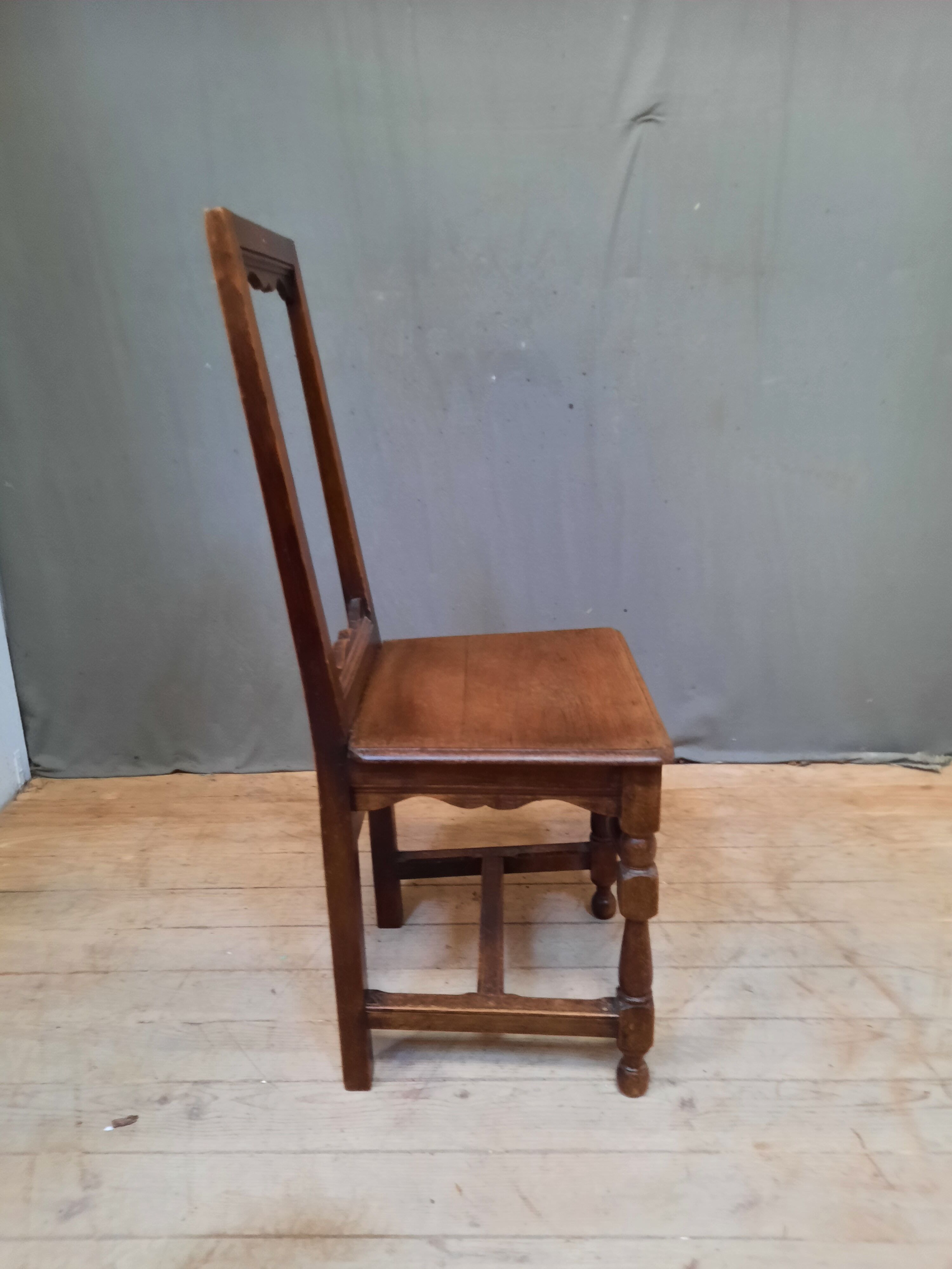 Wooden stepladder chair