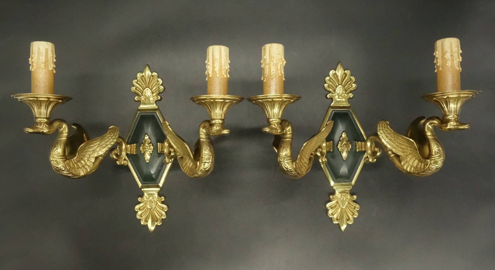 Pair of Empire style wall sconces with swans by Petitot - bronze & green patina