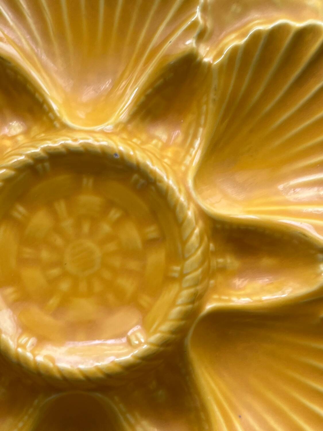 Earthenware shell plates