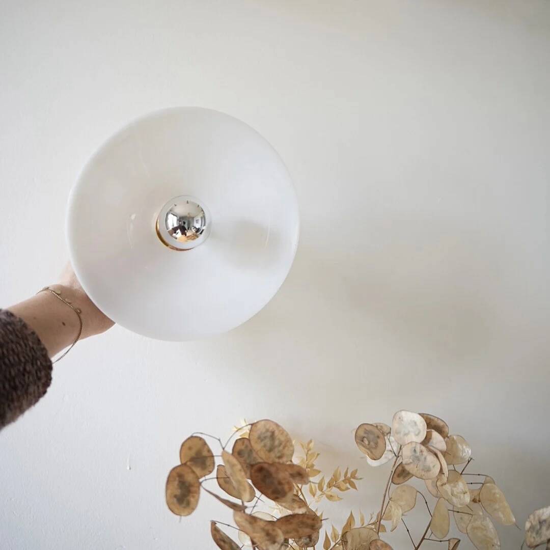 Smooth opaline wall light