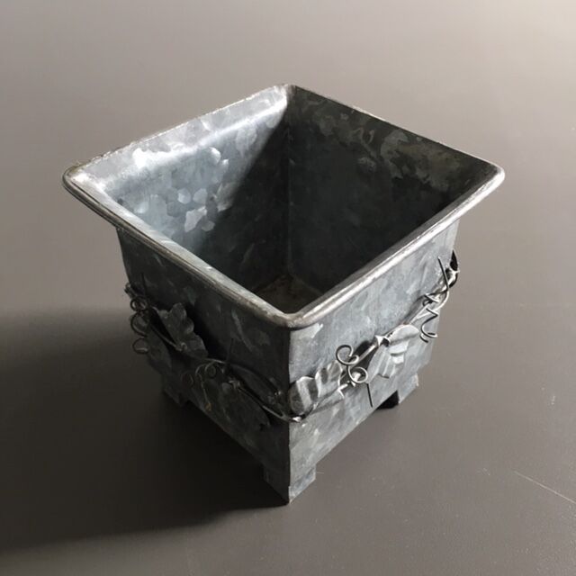 Galvanized flowerpot with ivy decor