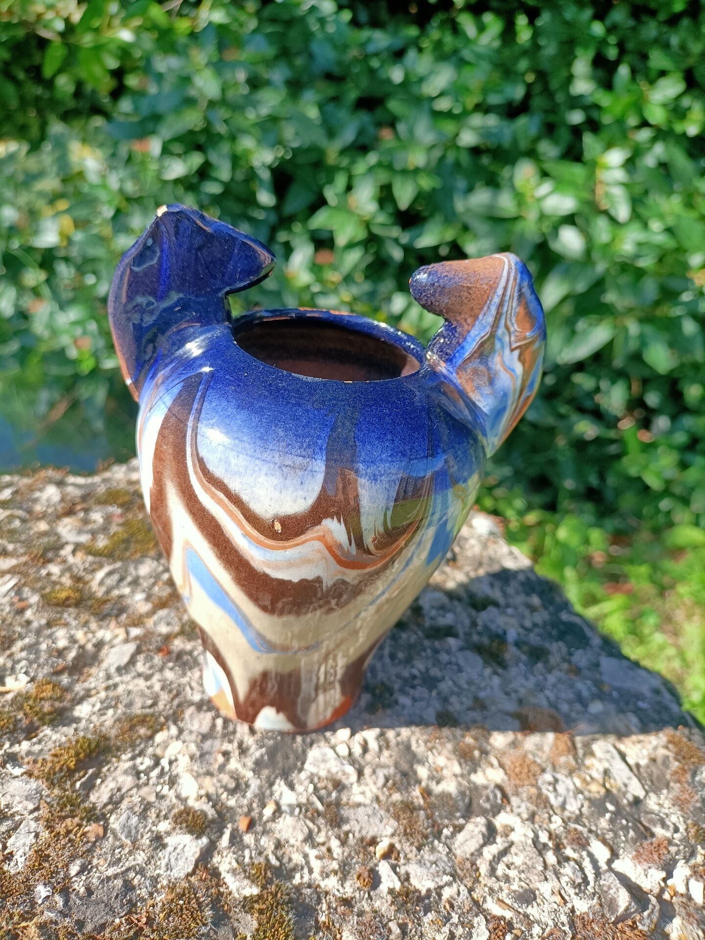 Ceramic vase with equestrian motif