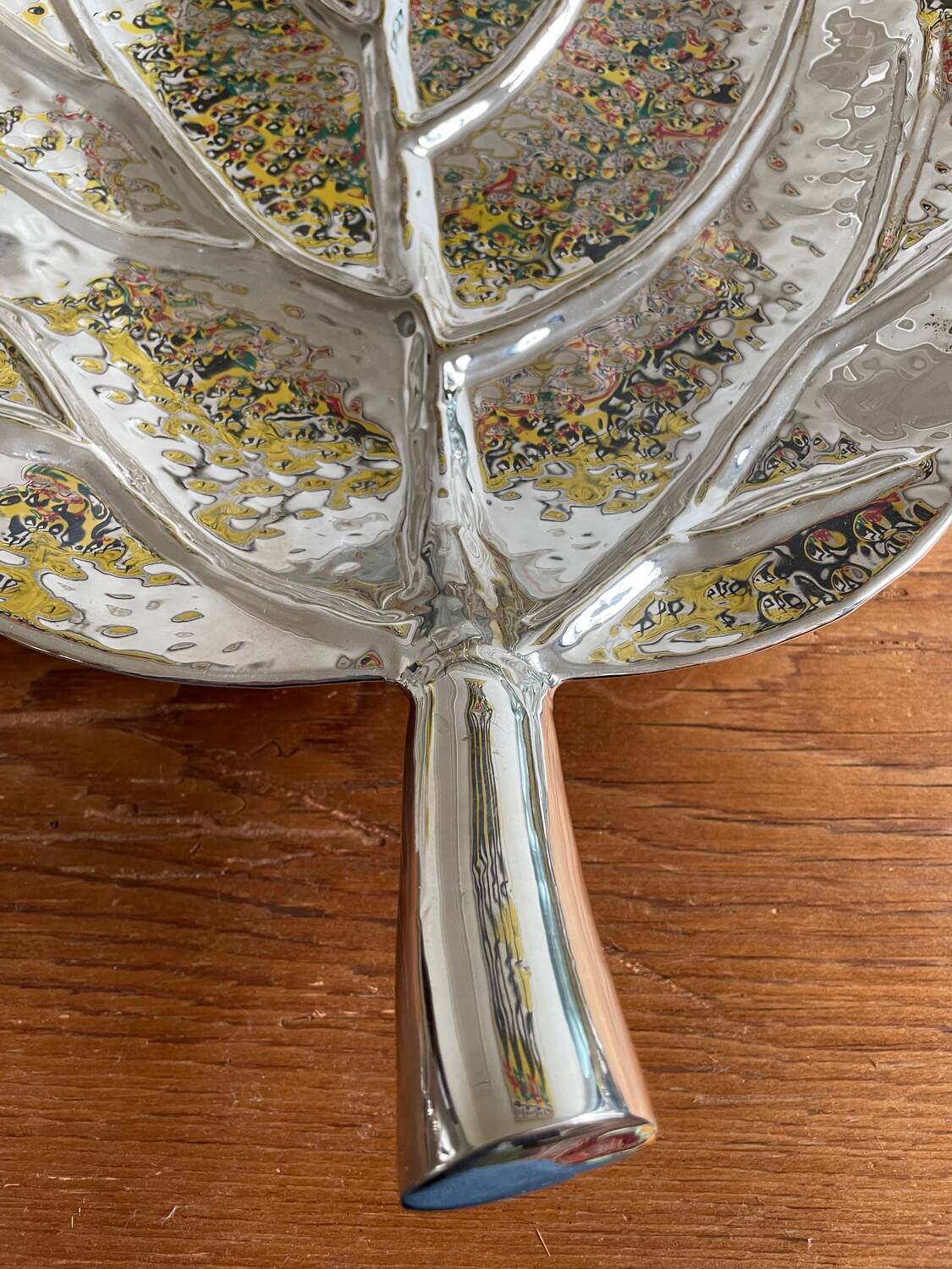 Large leaf-shaped centerpiece tray