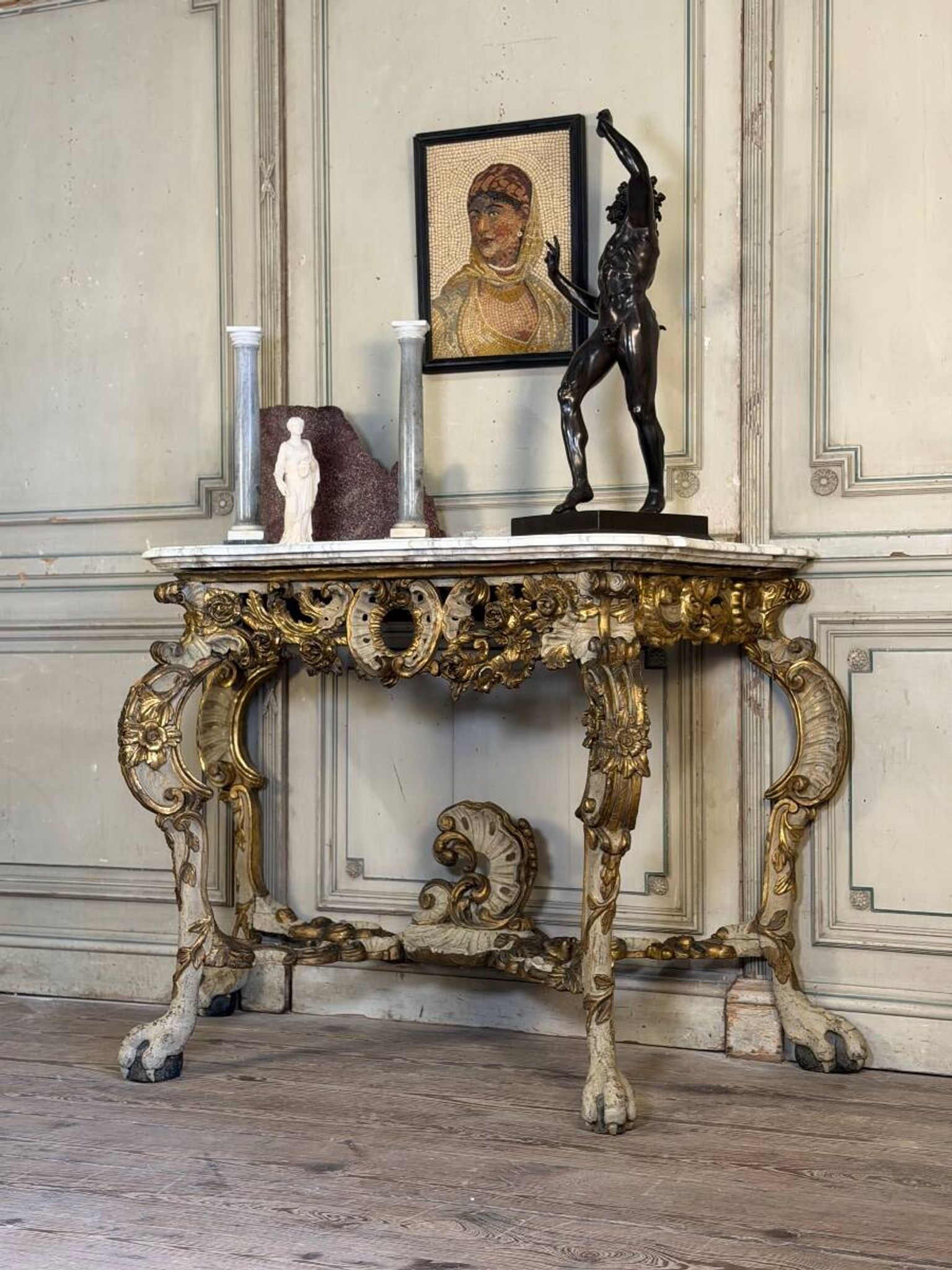 Console en bois peint et doré, Italie, XVIIIème siècle
