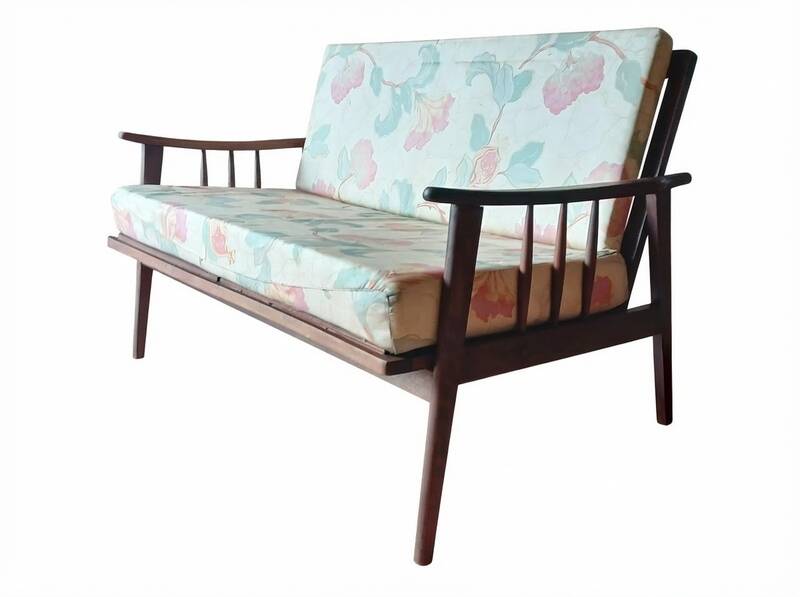 Vintage Scandinavian bench in solid beech from the 1950s with tapered legs.