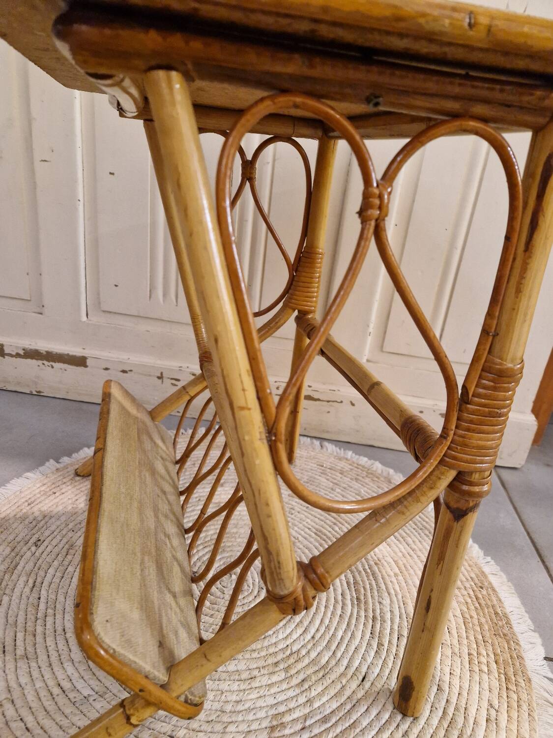 Rattan side table * Magazine rack