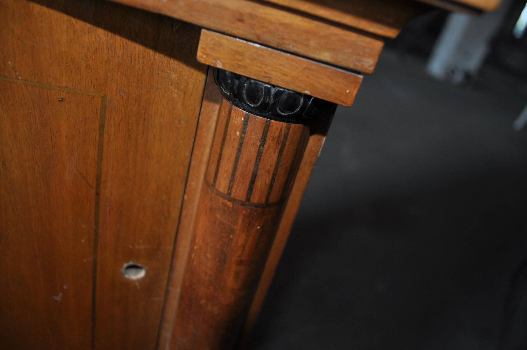 Table de chevet Biedermeier en noyer marron, meuble antique hongrois XIXe siècle