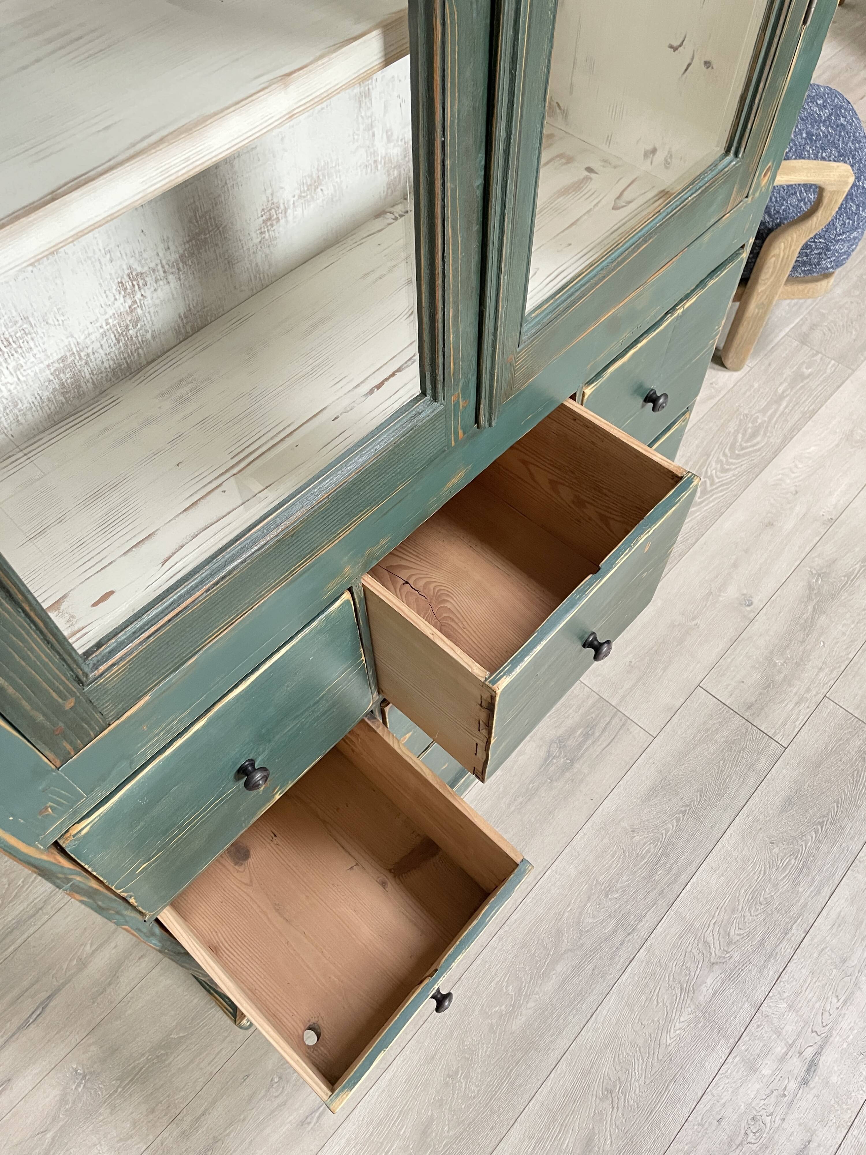 Furniture of trade showcase, around 1900.