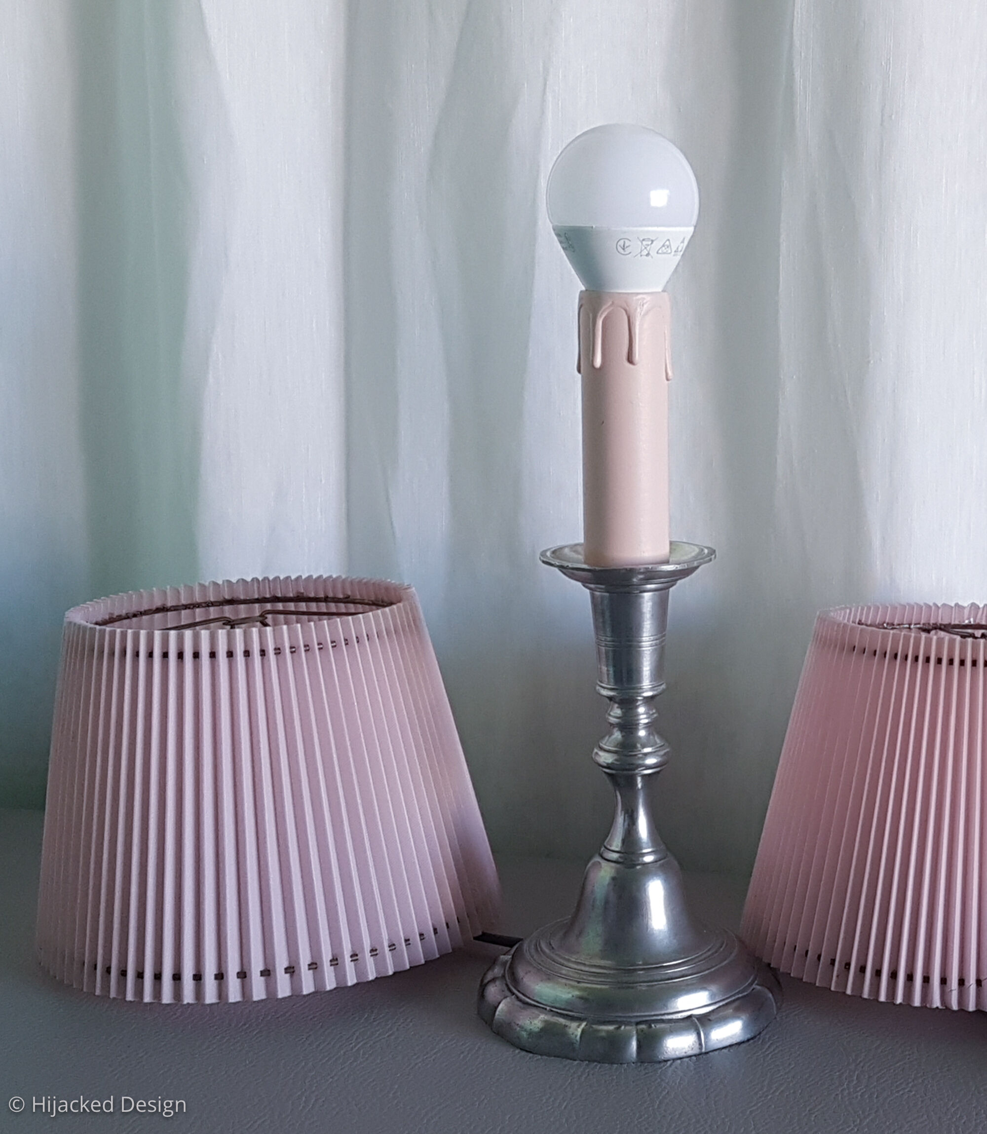 Duo of bedside lamps