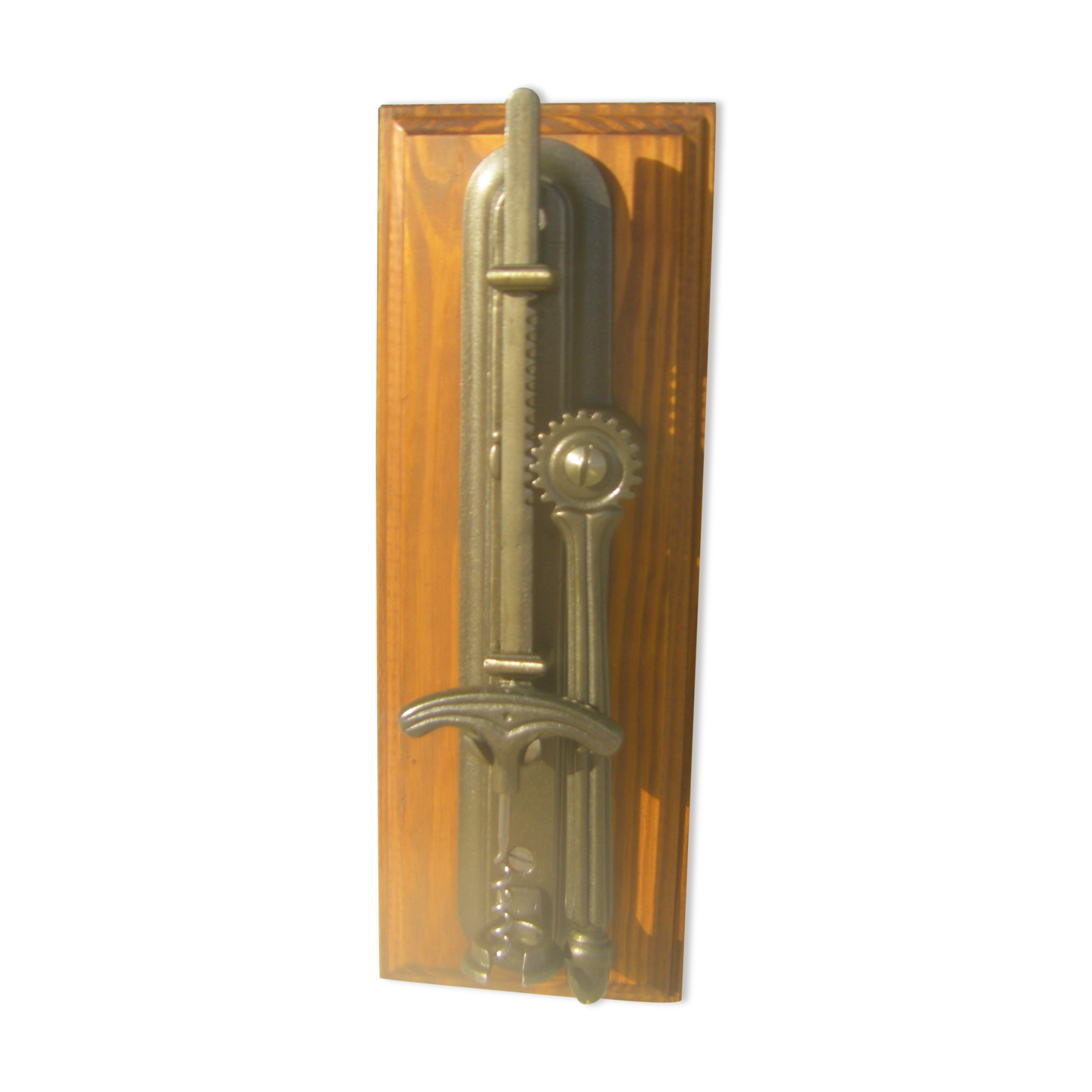 Wall rack and pinion corkscrew