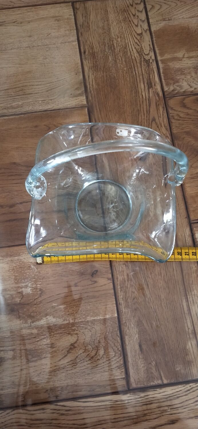 Decorative basket in glass paste