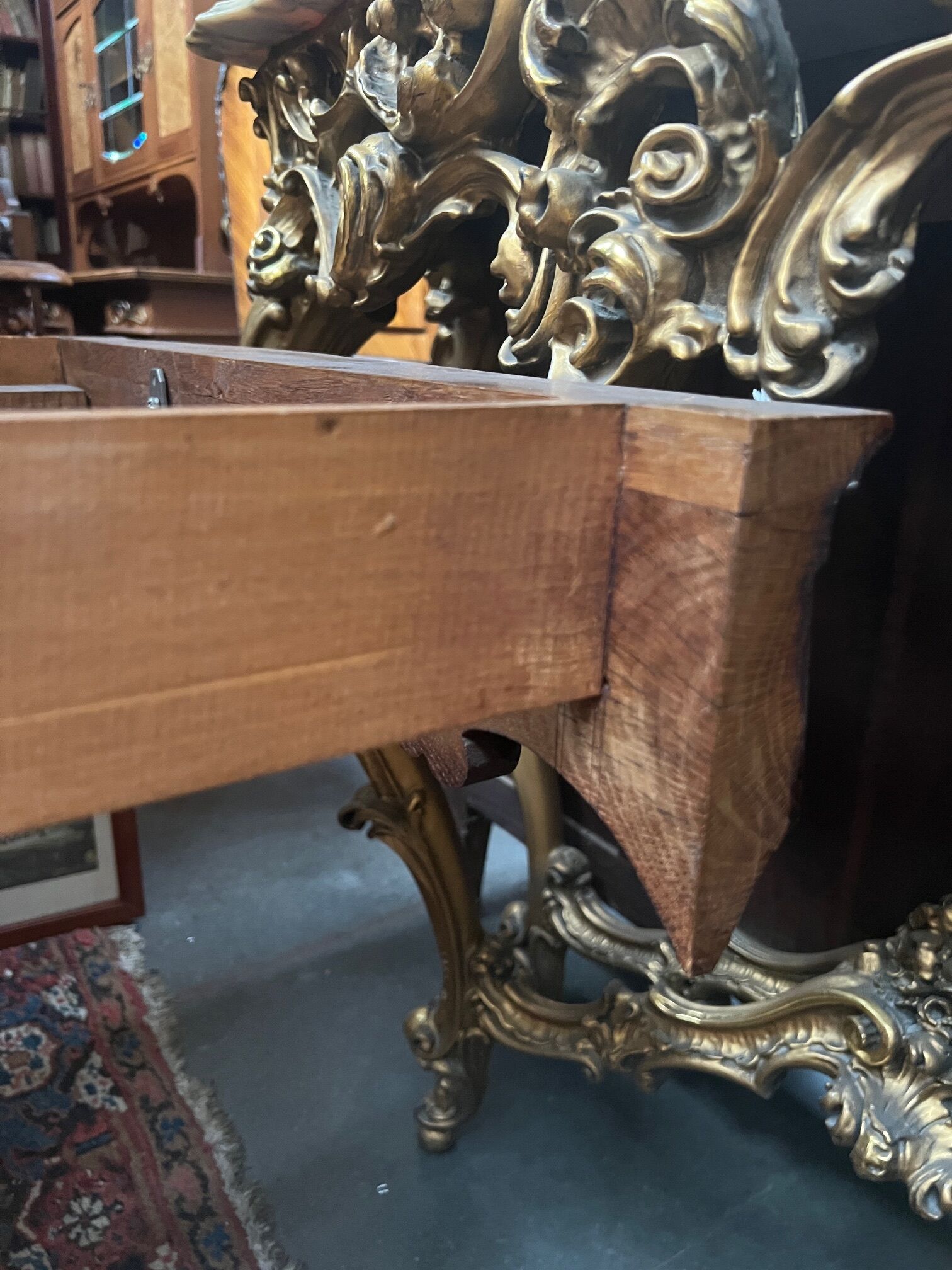 Regency dining table. Solid oak.
