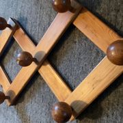 Porte manteau scandinave en pin massif