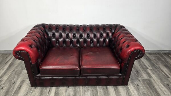 Canapé en cuir de style Chesterfield
