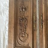 Portes de placard anciennes en bois sculpté