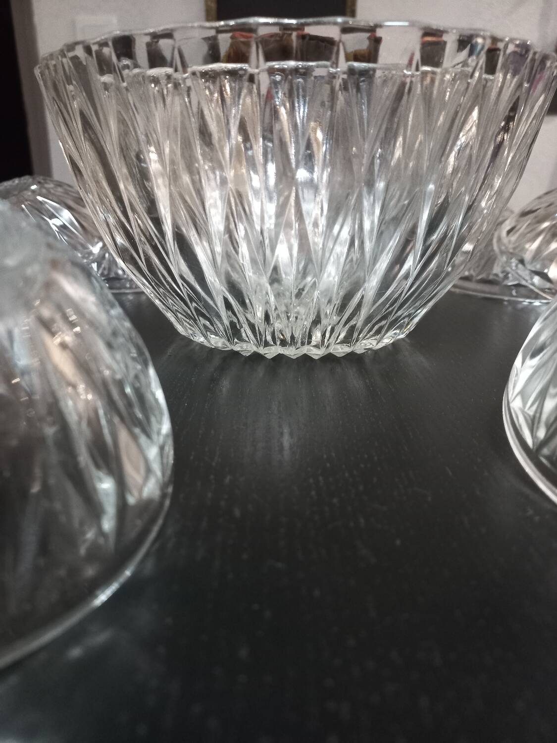 Service 3 salad bowls and Duralex cups