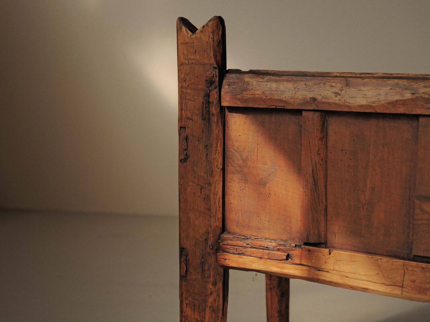 Mountain bench in solid wood, Folk Art, Spain, 19th century