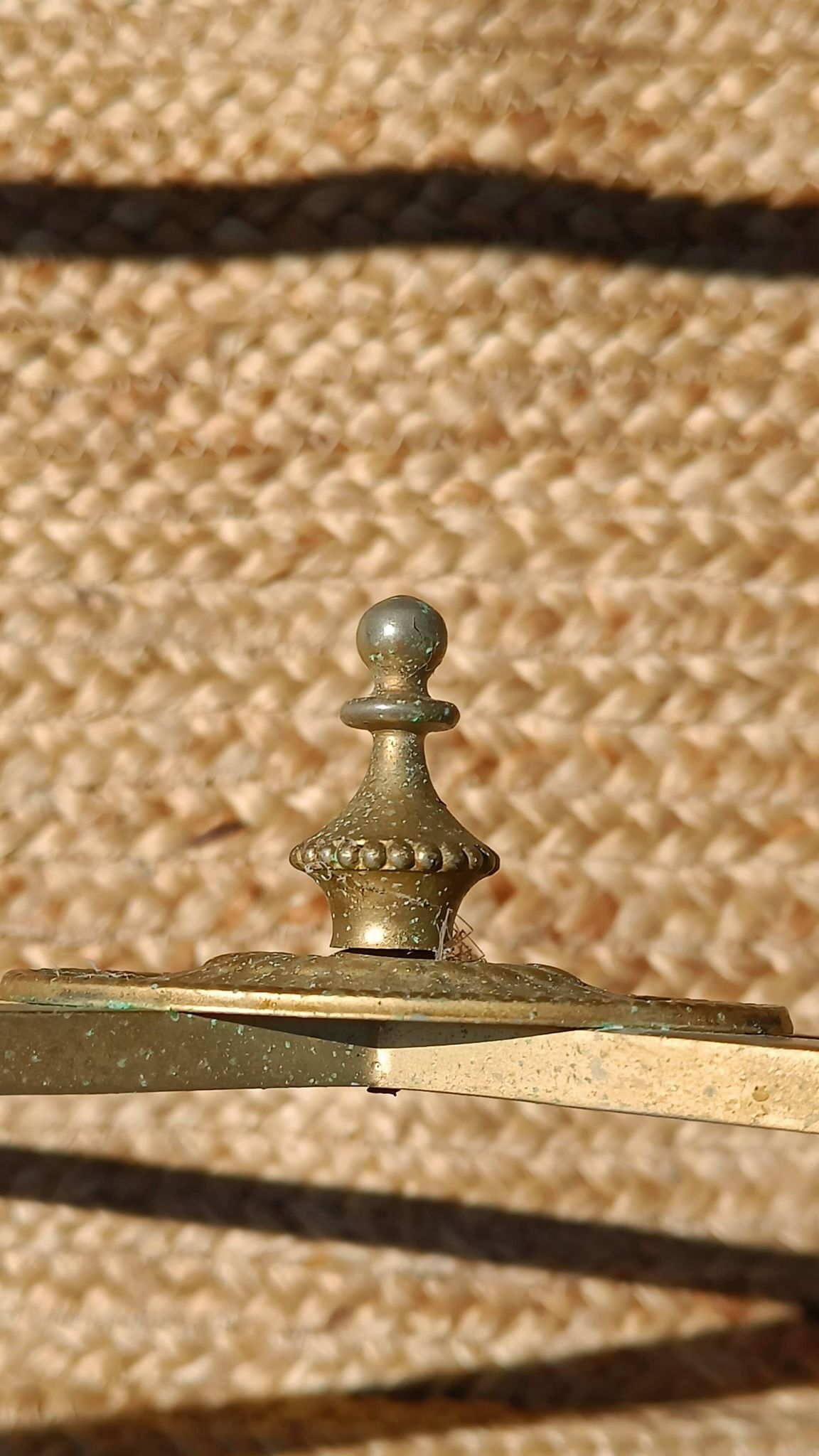 Table basse en marbre et laiton, style Maison Jansen, années 1970