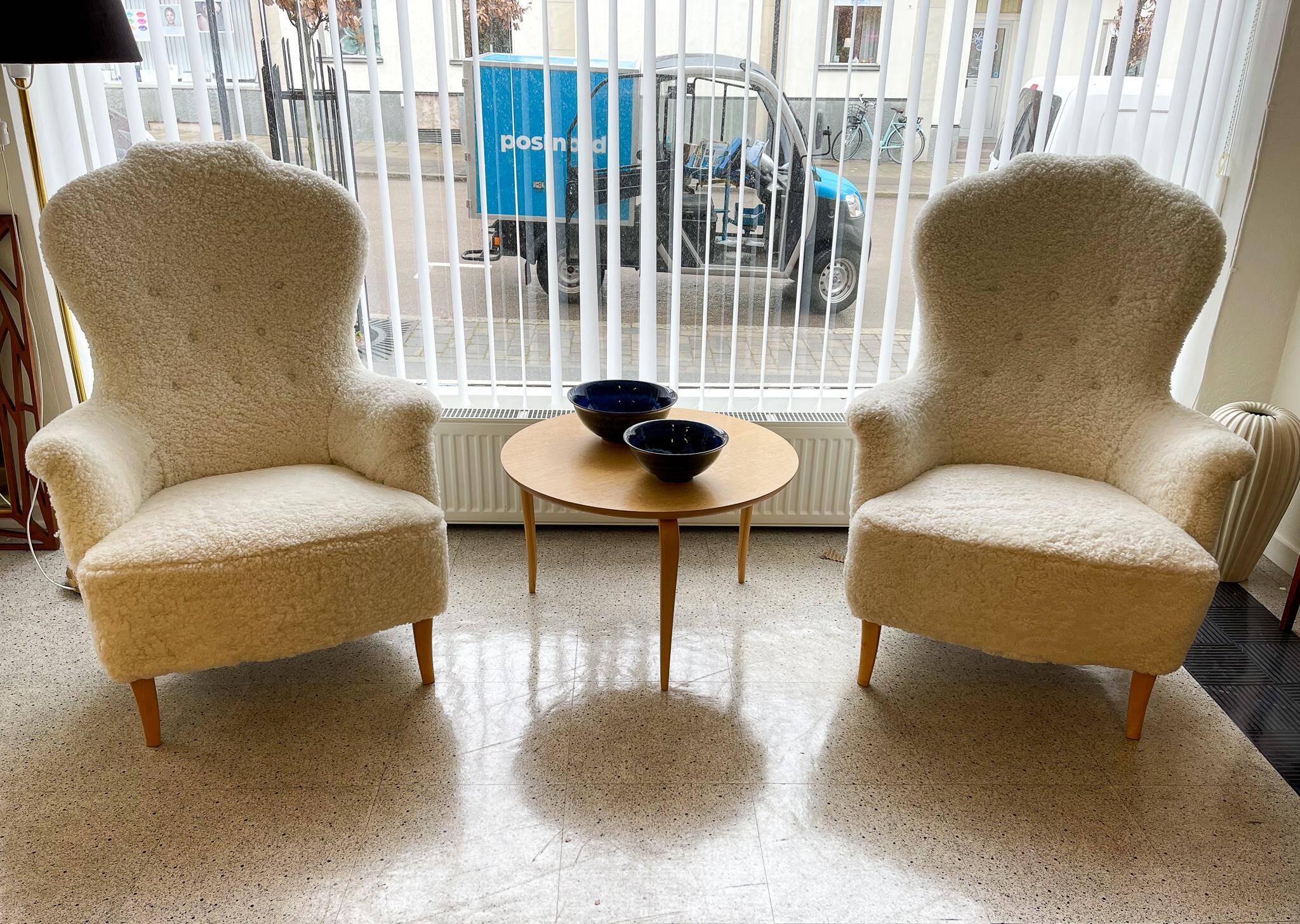 Modernist ceramic bowl by Carl-Harry Stålhane, Design Huset, Sweden.