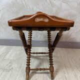 Tray and its folding base