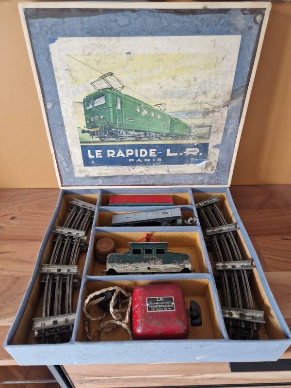 Old Louis Roussy box - LR Le Rapide - Scale O - in sheet metal from the 1940s