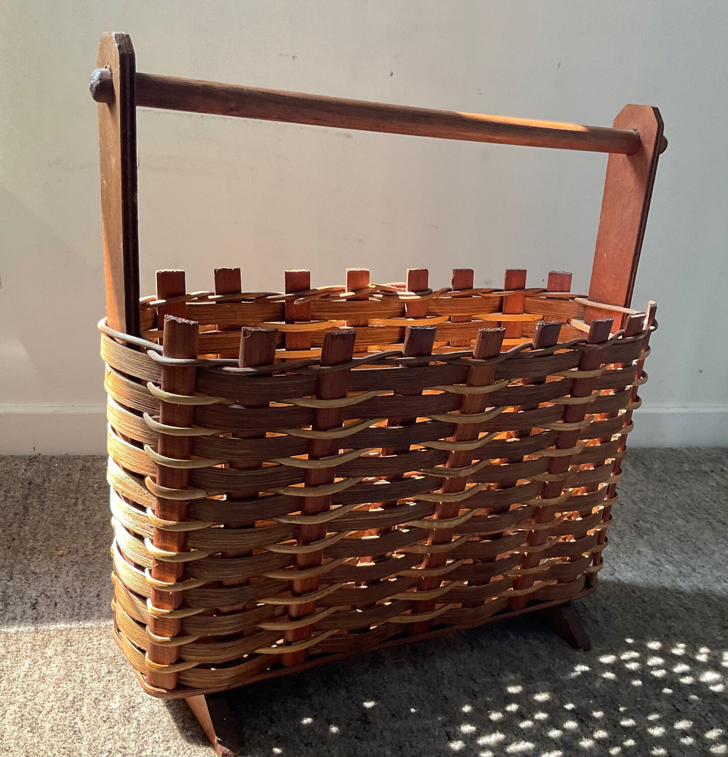 Scandinavian magazine door in wood and rattan