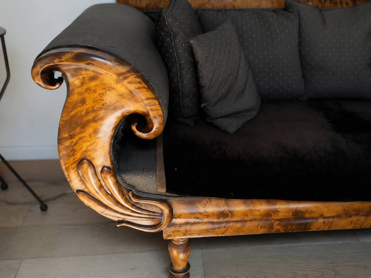 Large Biedermeier sofa for 3/4 people in striped Norwegian wood – 19th century