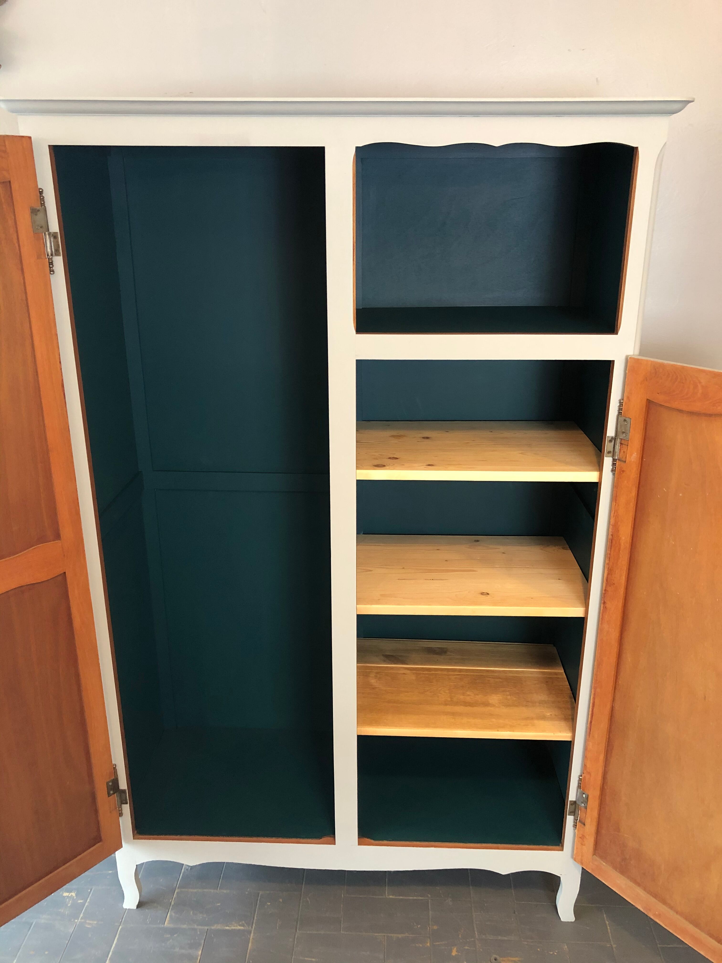 Armoire parisienne
