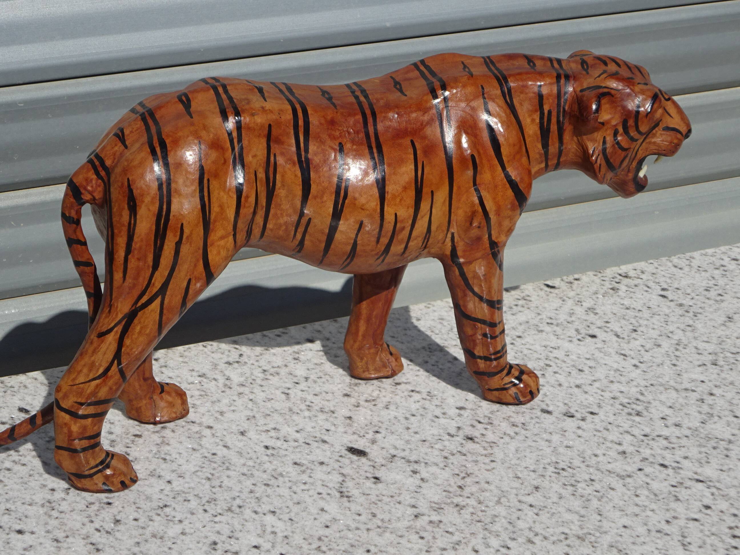 Genuine leather animal, tiger measuring 58 cm.
