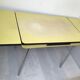 Table en formica jaune moutarde  des années 50- 60