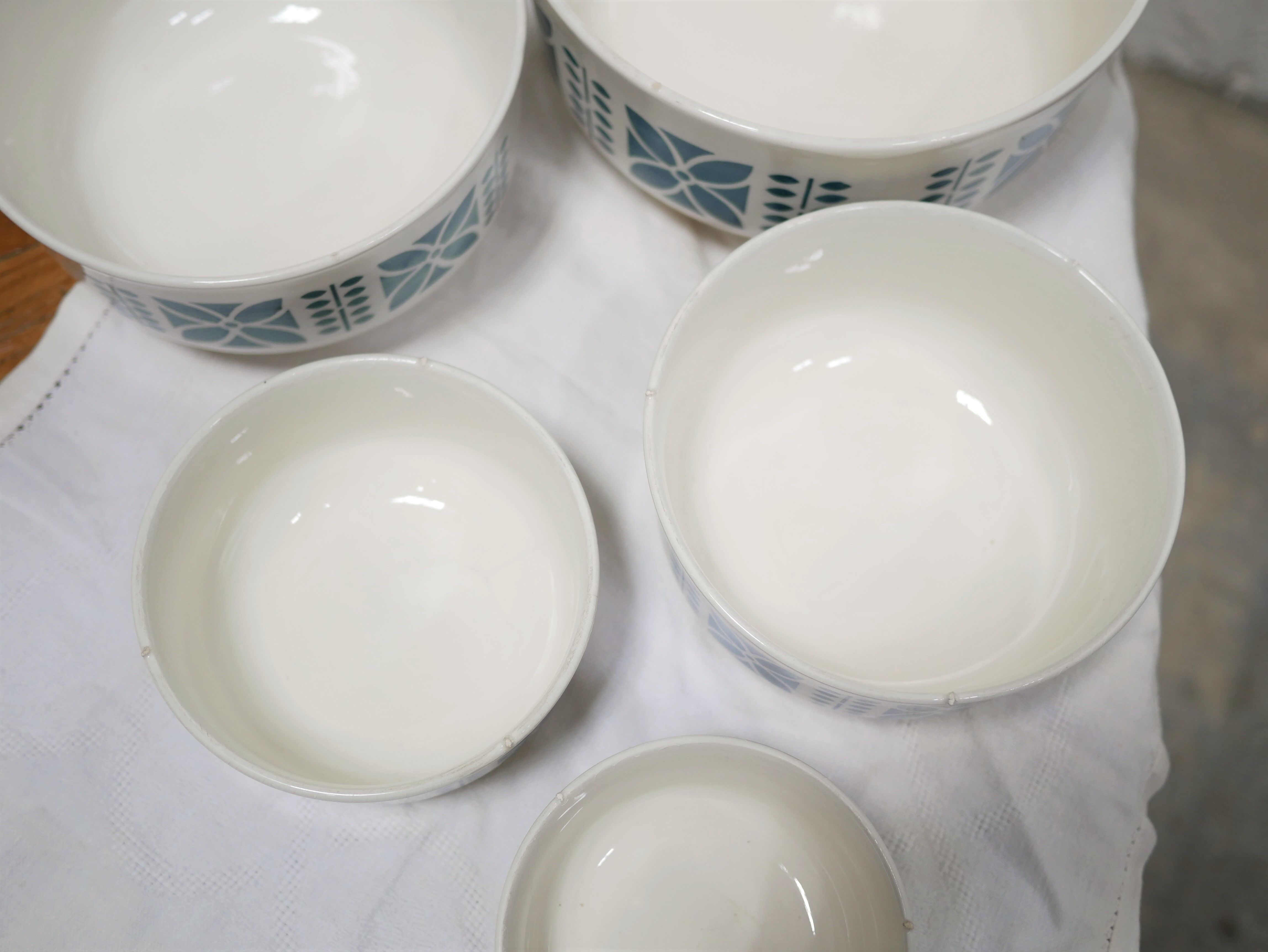 Set of 5 vintage ceramic bowls and bowls