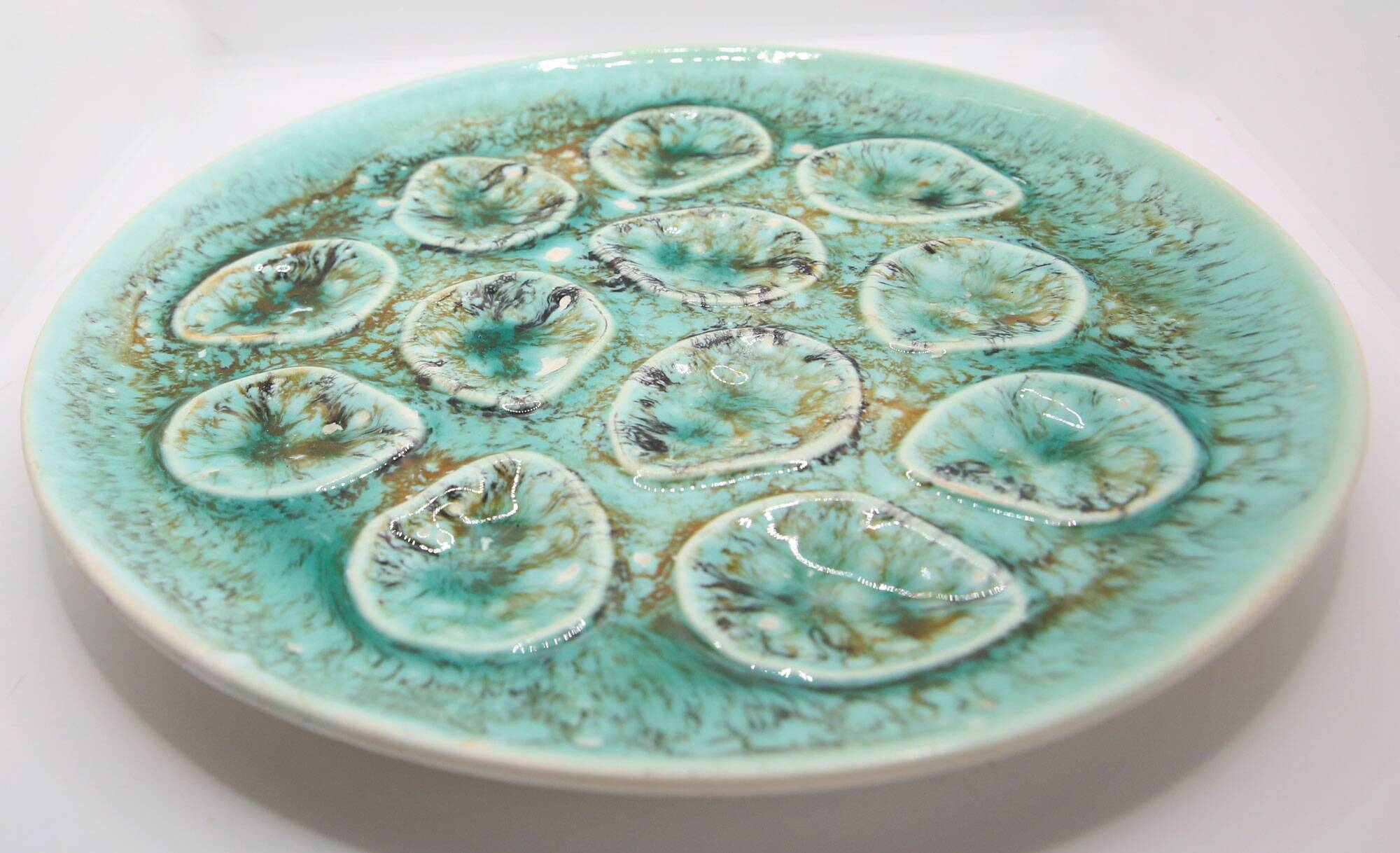Oyster plate in turquoise earthenware from Niderviller Mousse collection