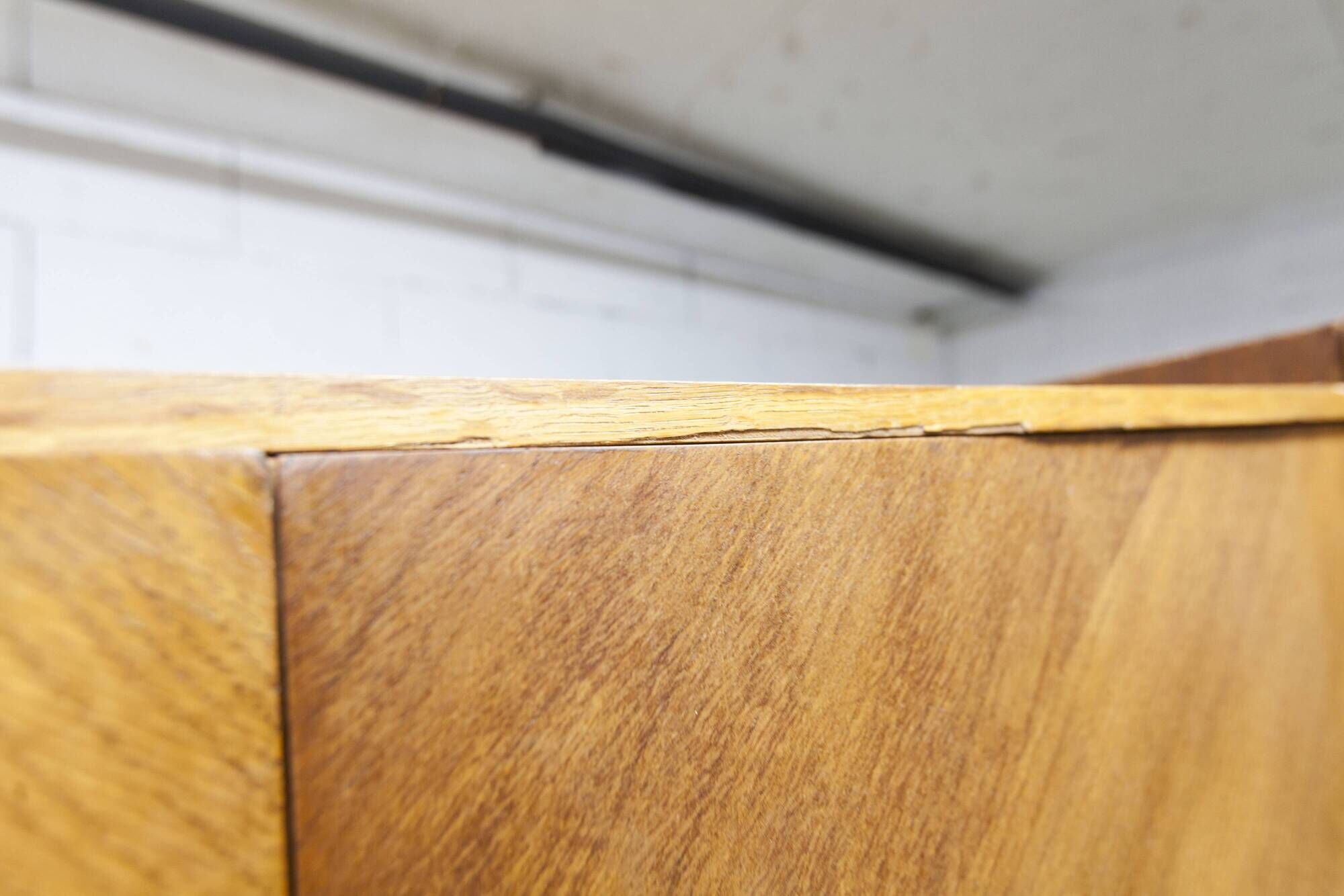 1950s Mid-Century Modern oak wardrobe with 2 doors and 2 drawers.