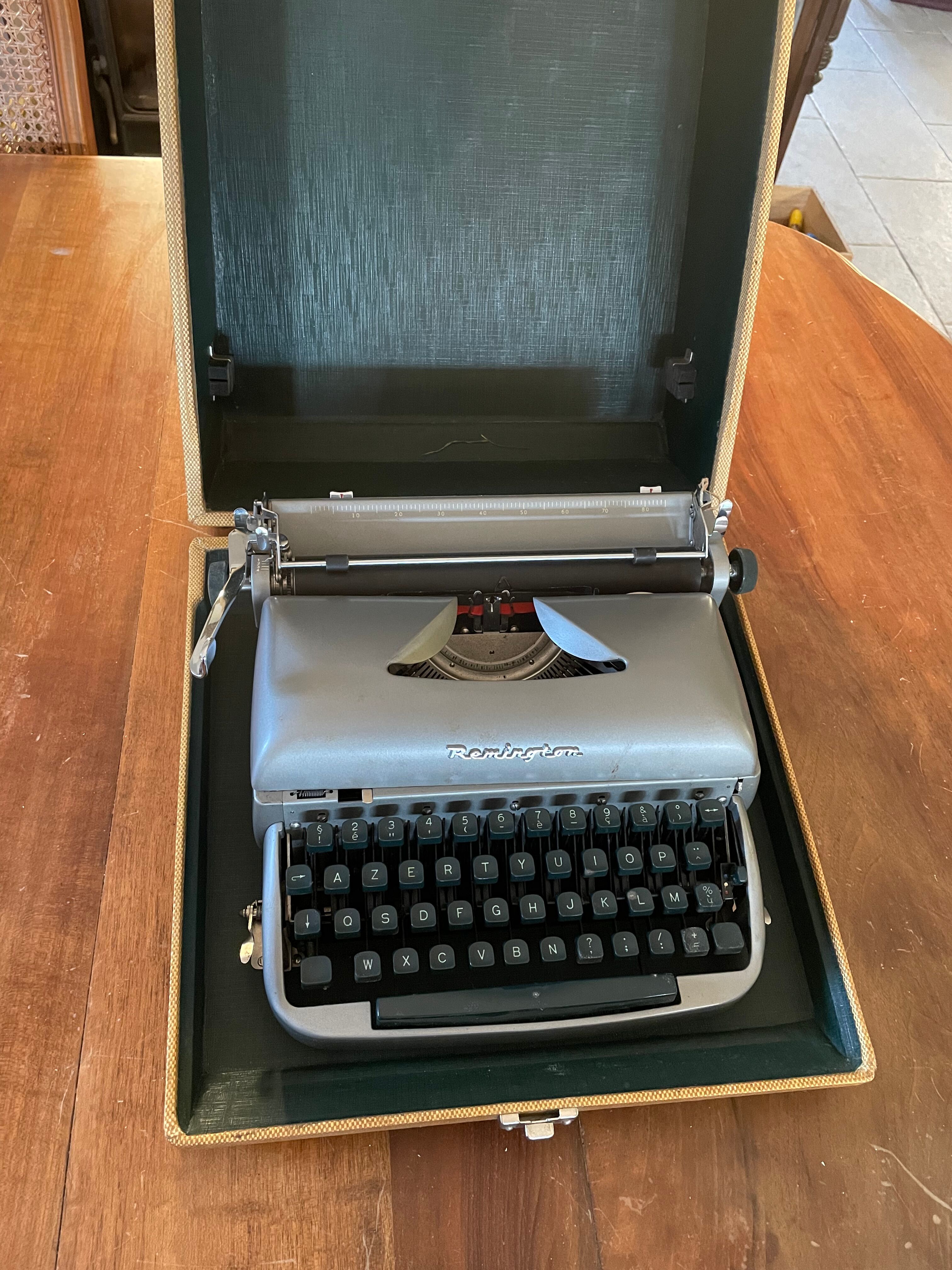 Machine à écrire Remington Travel riter circa 1950