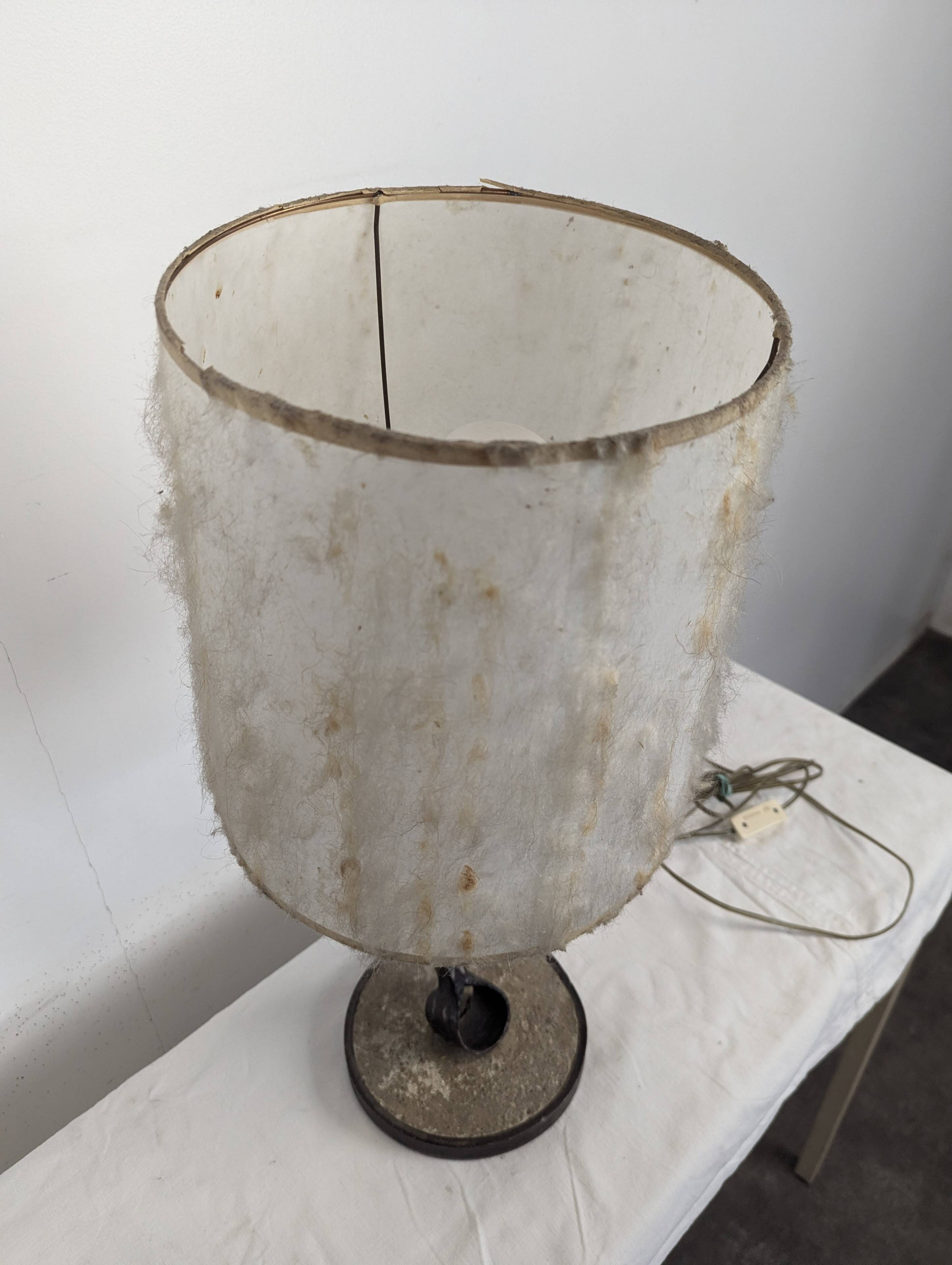 Lampe brutaliste art populaire en fer forgé
