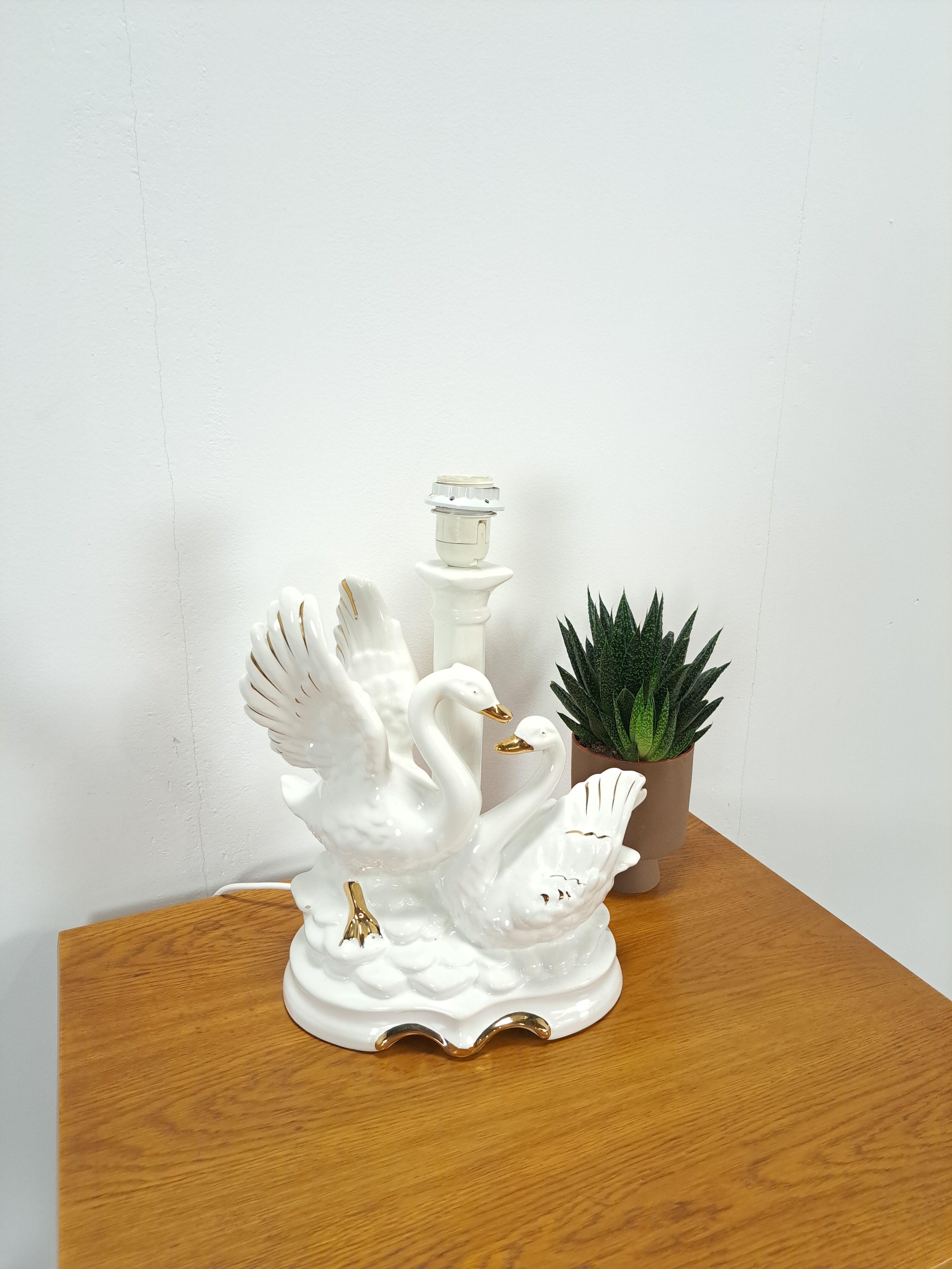 Porcelain lamp swans with vintage gold details
