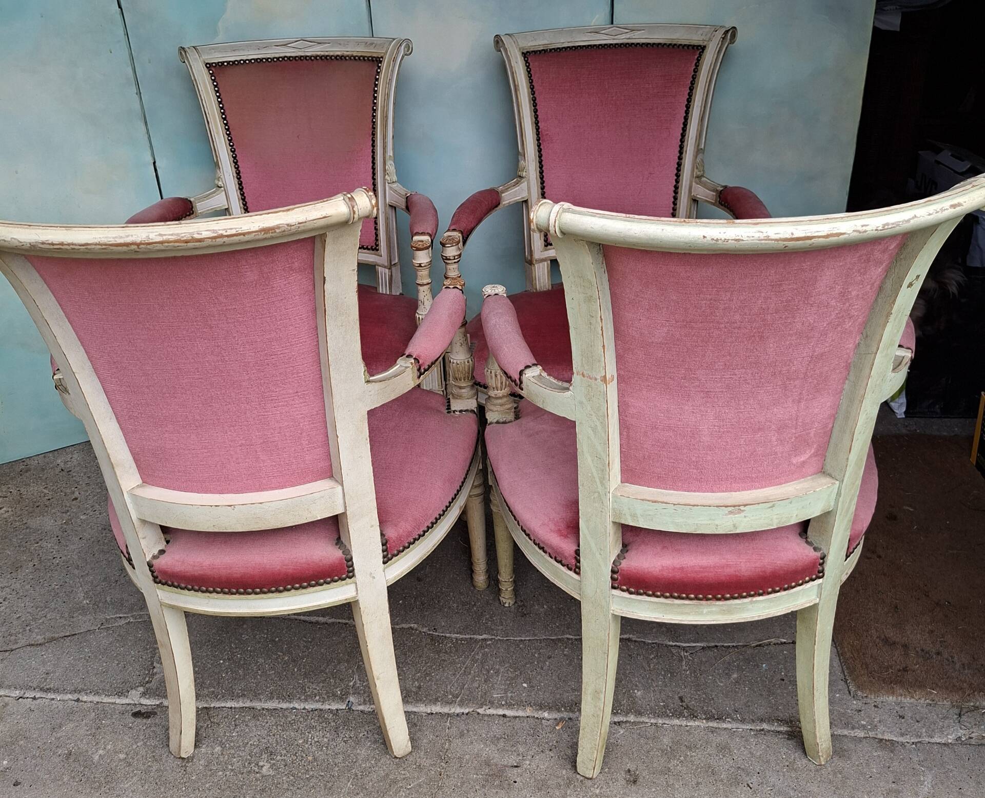 4 fauteuils Directoire en velours rose