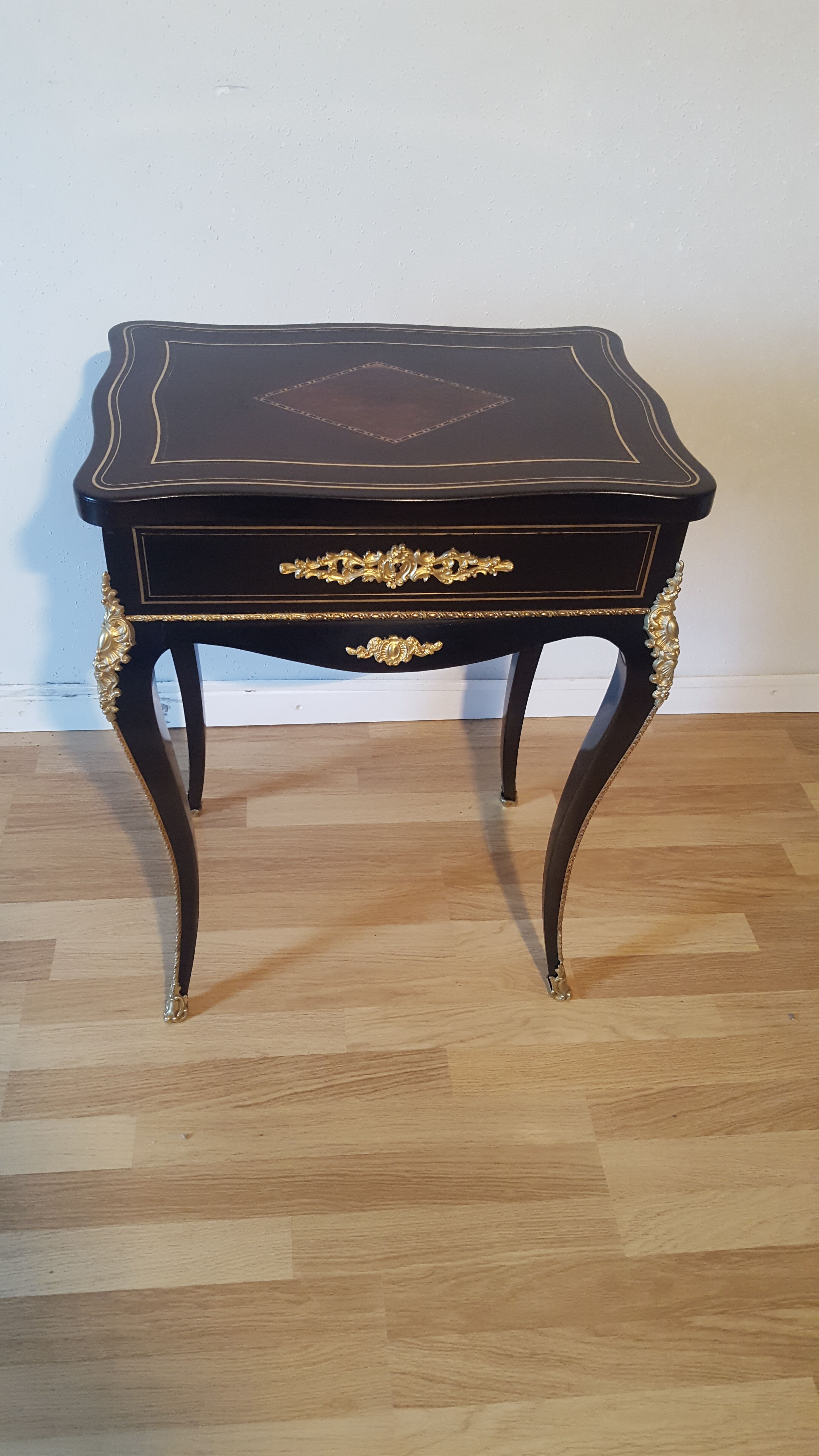 Table travailleuse Napoléon III stamped "TAHAN Paris"