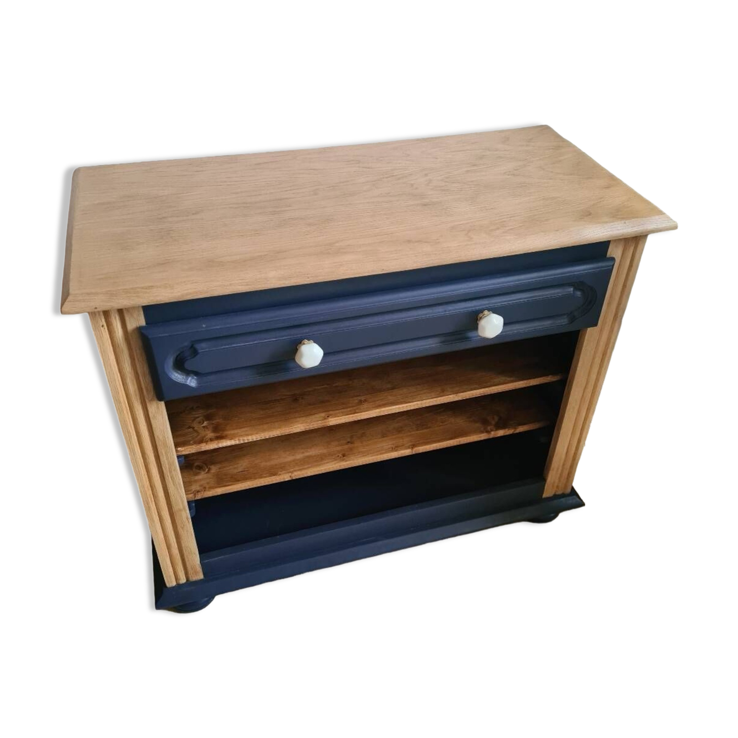Buffet ouvert bleu de Sèvres et bois