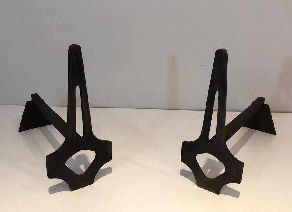 Paire de chenets modernistes en acier et fer forgé