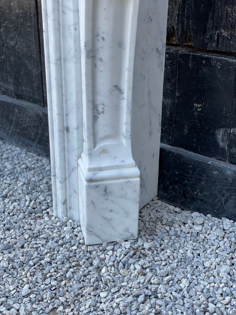 Cheminée de style Louis XV en marbre de carrare