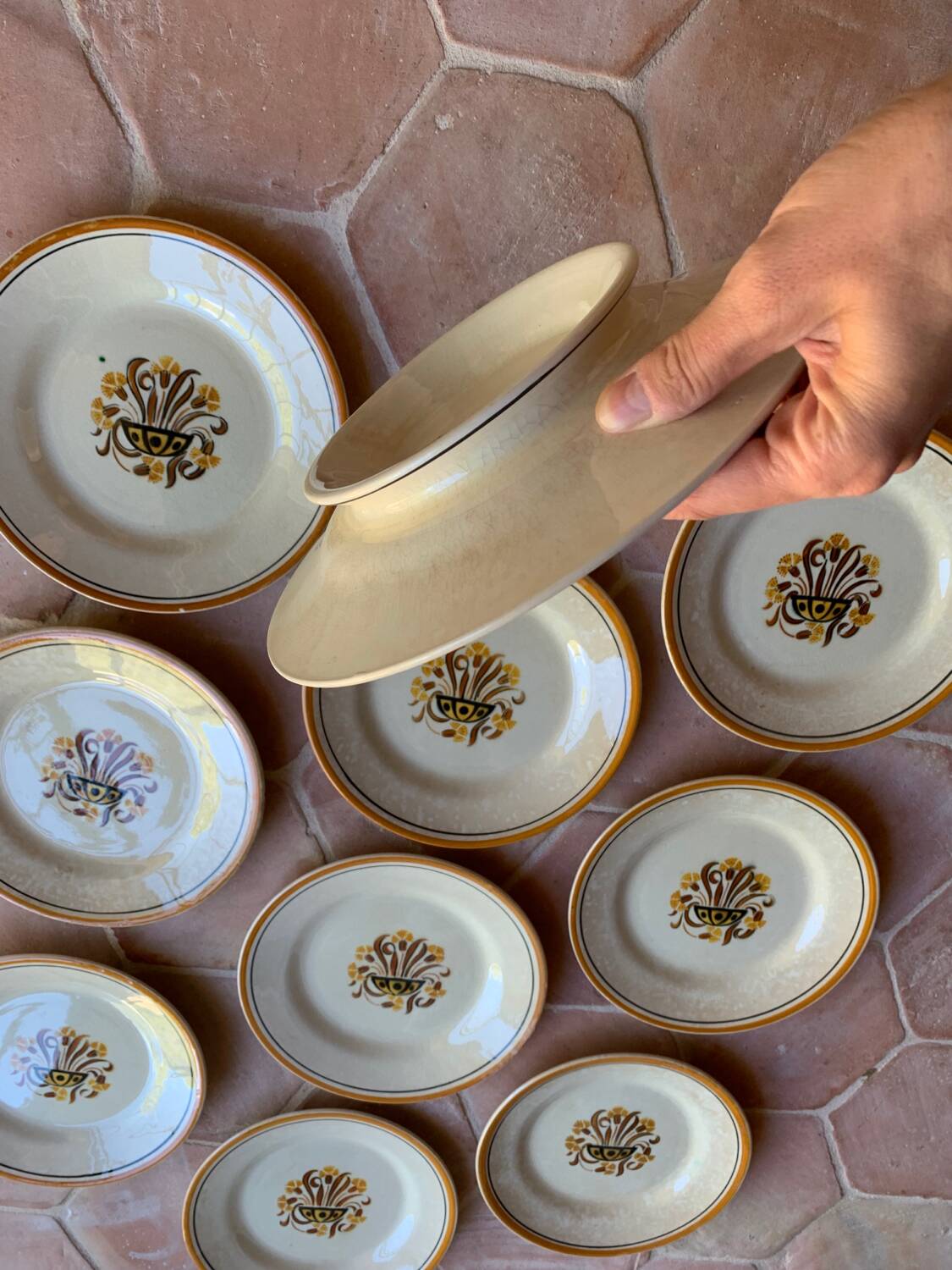 Service of plates and dish Oeillet Creil et Montereau