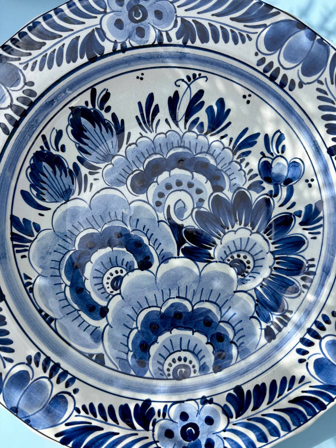 Delftware plate – Hand-painted floral decoration