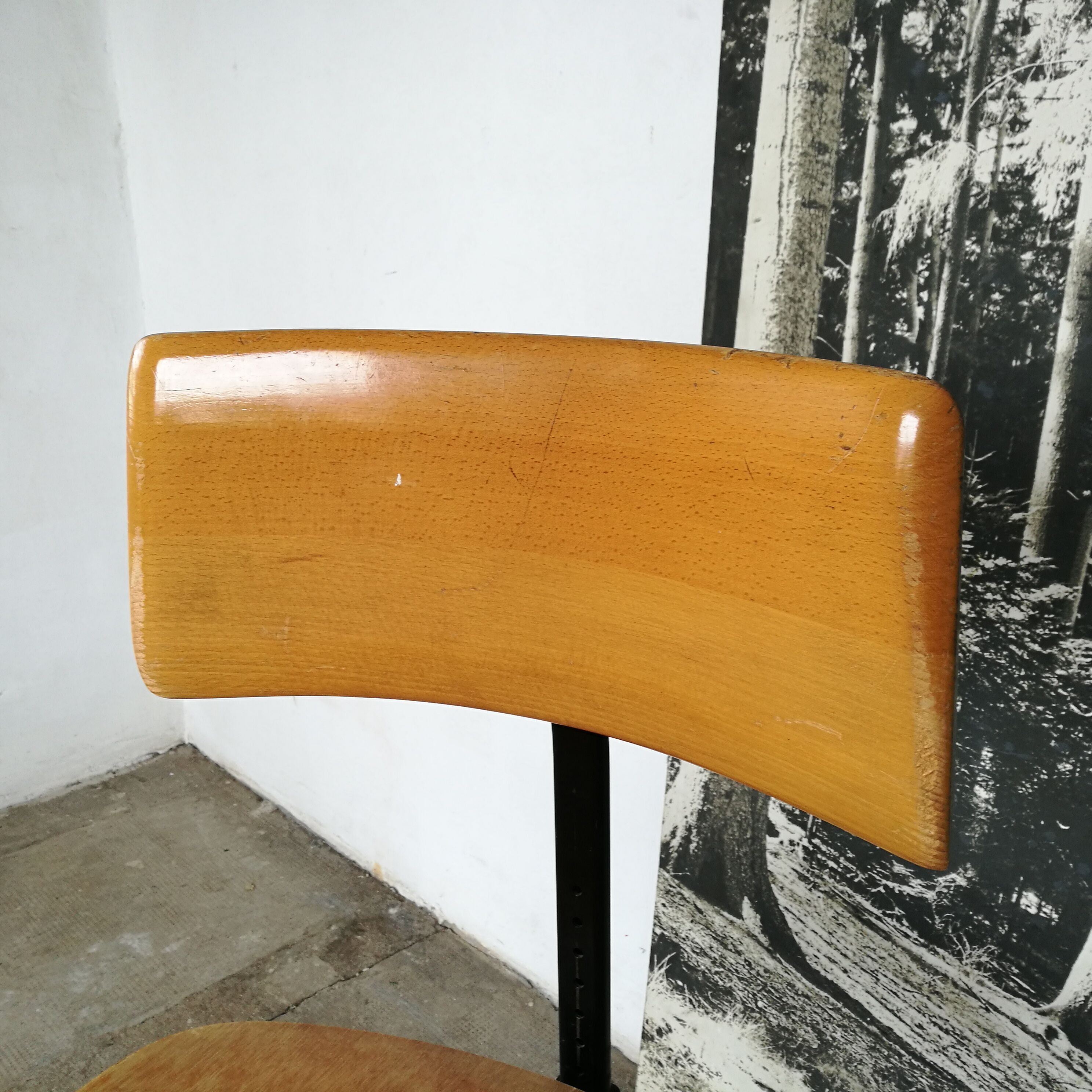 Swivel workshop chair