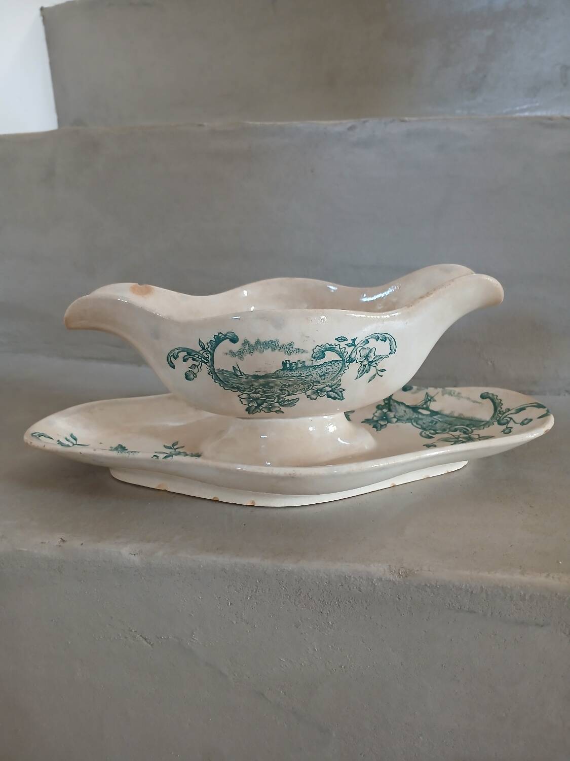 Saucière ancienne en Terre de fer