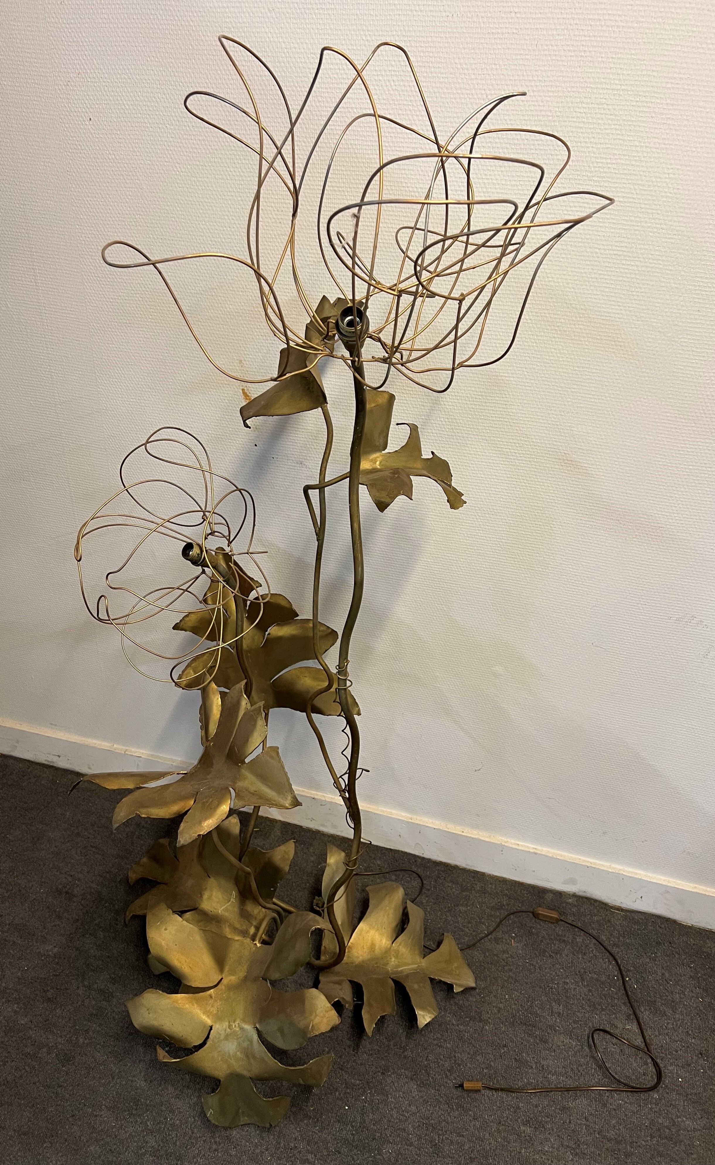 Floor lamp "flowers" in gilded brass