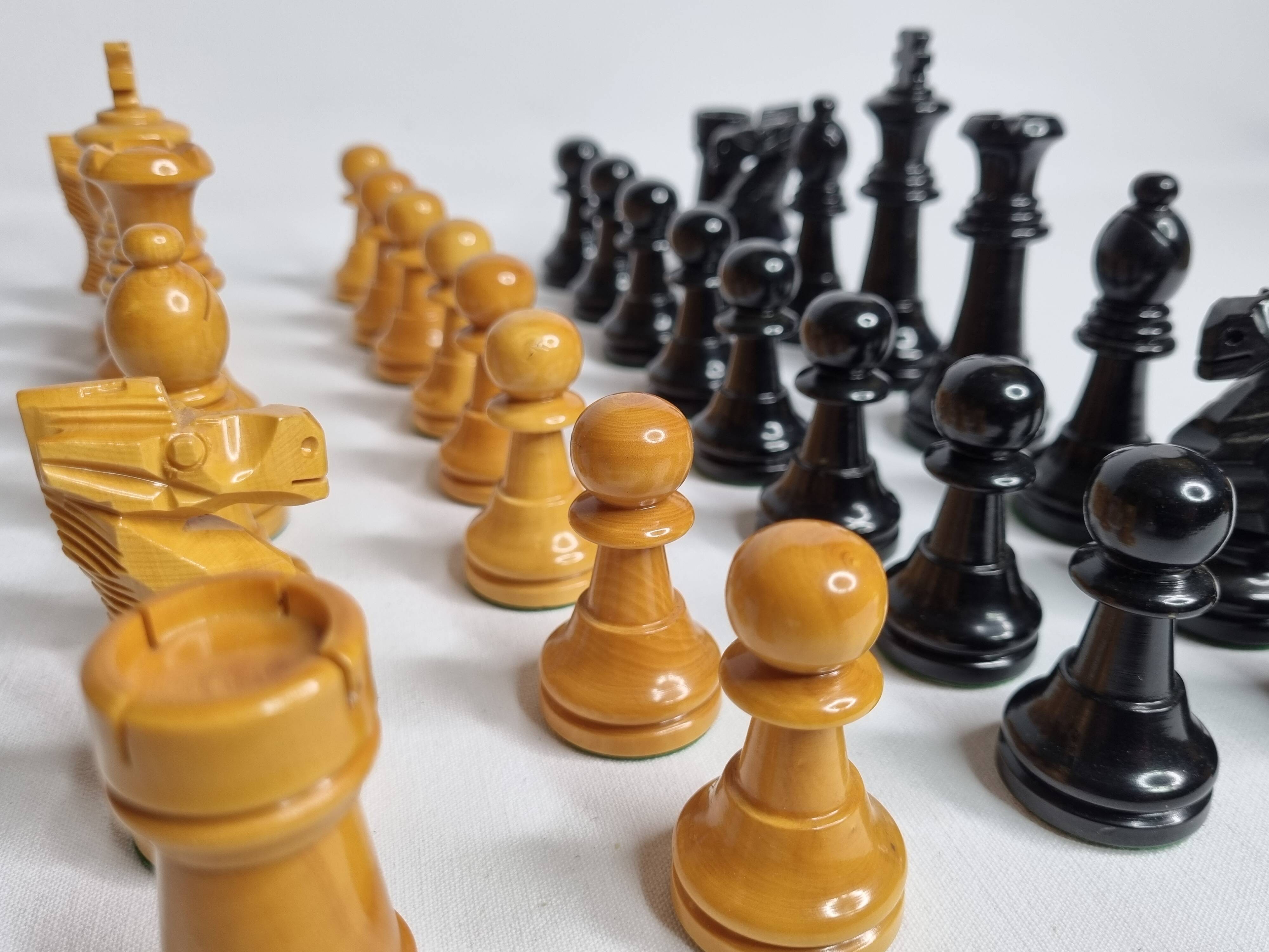 Staunton Chess Set in Lacquered Wood – King 10 cm – El Corte Inglés