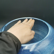 Blue ceramic bowl and its undercut