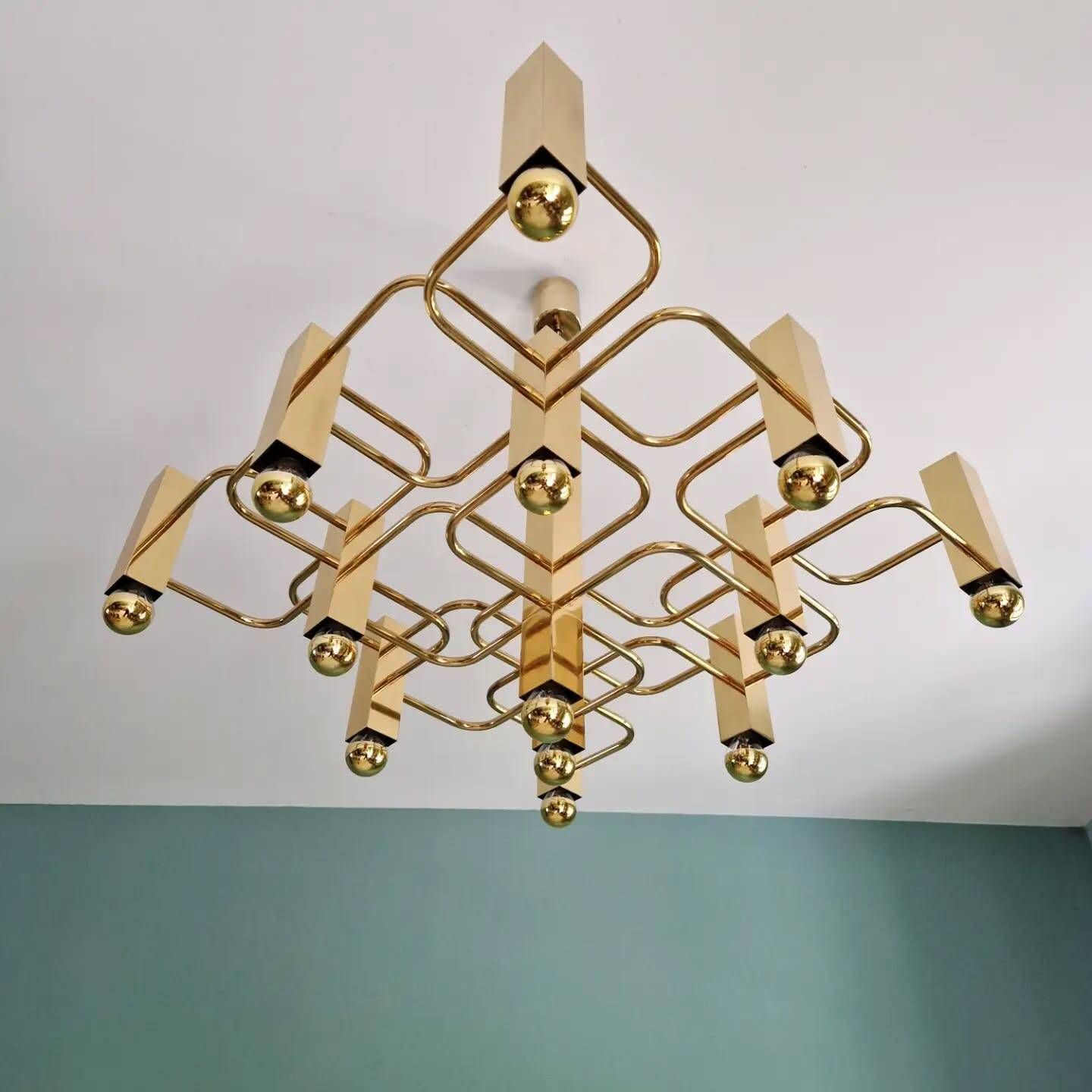 Geometric brass chandelier, design by Gaetano Sciolari, Boulanger, 1970.